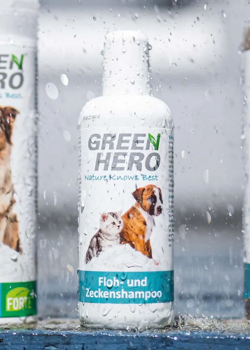 Floh- und Zeckenshampoo für Hunde und Katzen